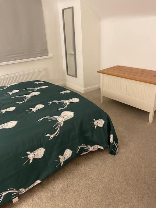 Stylish & Spacious 2 Storey, 3 Bed Apartment Gravesend Kültér fotó