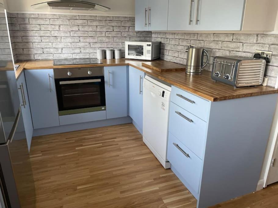 Stylish & Spacious 2 Storey, 3 Bed Apartment Gravesend Kültér fotó