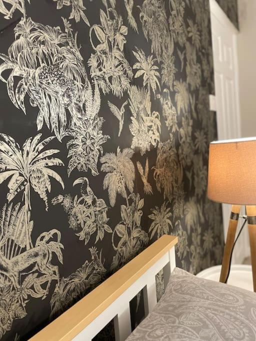 Stylish & Spacious 2 Storey, 3 Bed Apartment Gravesend Kültér fotó