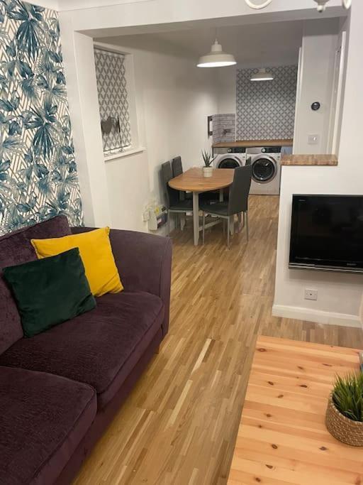 Stylish & Spacious 2 Storey, 3 Bed Apartment Gravesend Kültér fotó